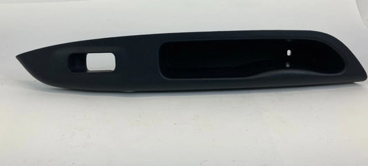06 07 HYUNDAI ACCENT SEDAN REAR RIGHT SIDE DOOR WINDOW SWITCH BEZEL 83720-1E010