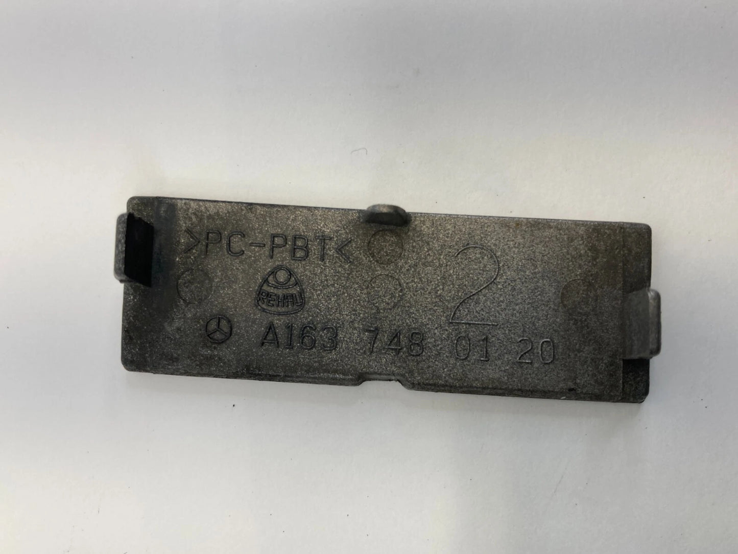 2002 MERCEDES-BENZ ML320 REAR TAILGATE LID TRUNK TRIM SCREW LID PANEL 1637480120