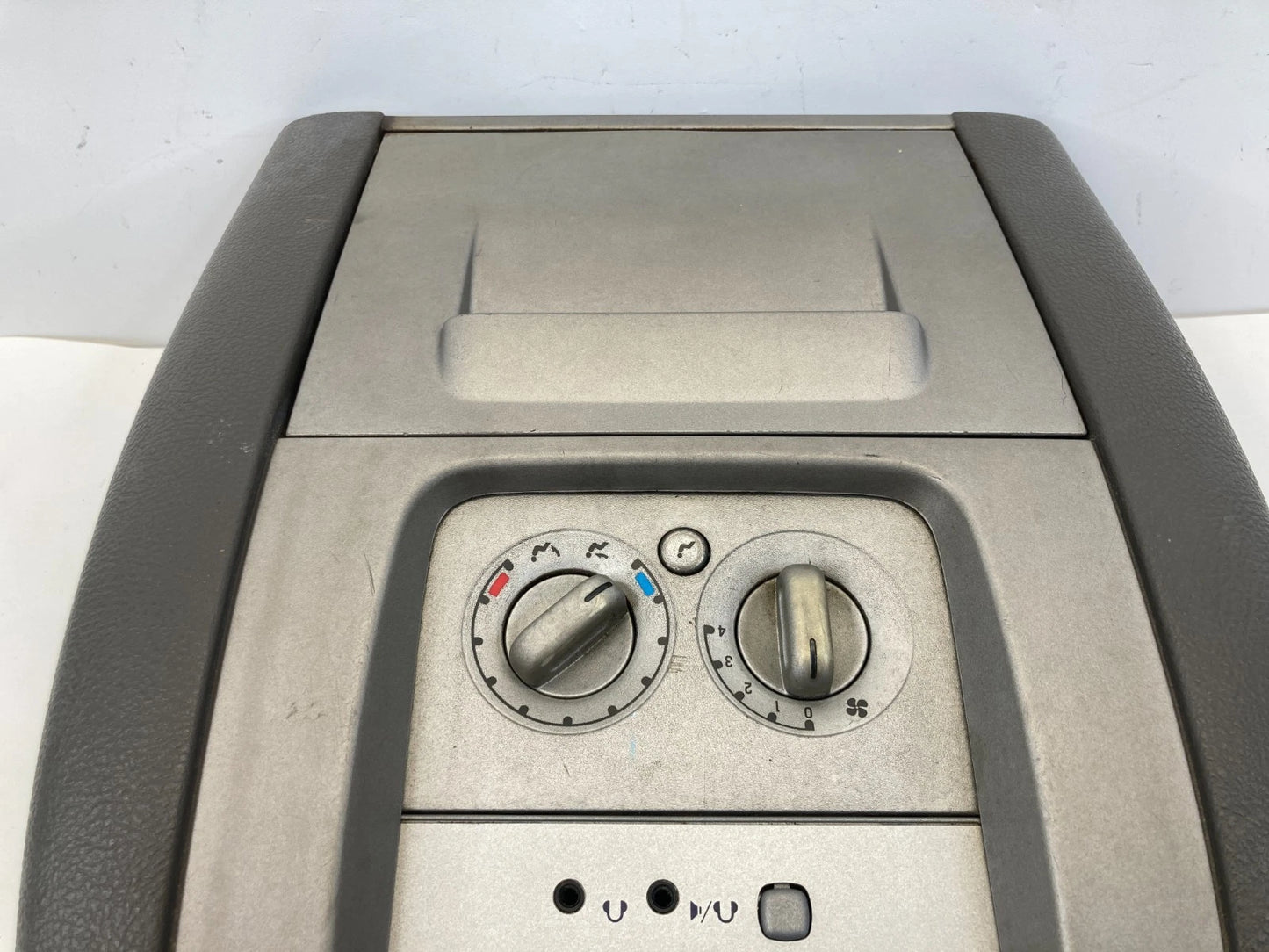 2003-2006 LINCOLN NAVIGATOR REAR CONSOLE AUDIO CLIMATE CONTROL SWITCH PANEL OEM