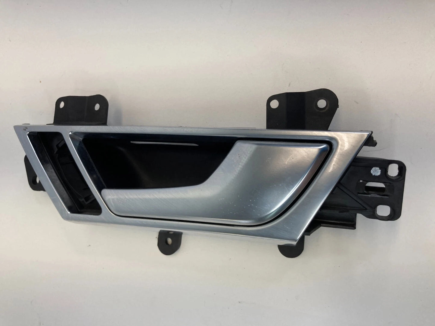 2005-2011 AUDI A6 REAR RIGHT SIDE INTERIOR DOOR HANDLE W/ BEZEL 4F0-839-020 OEM