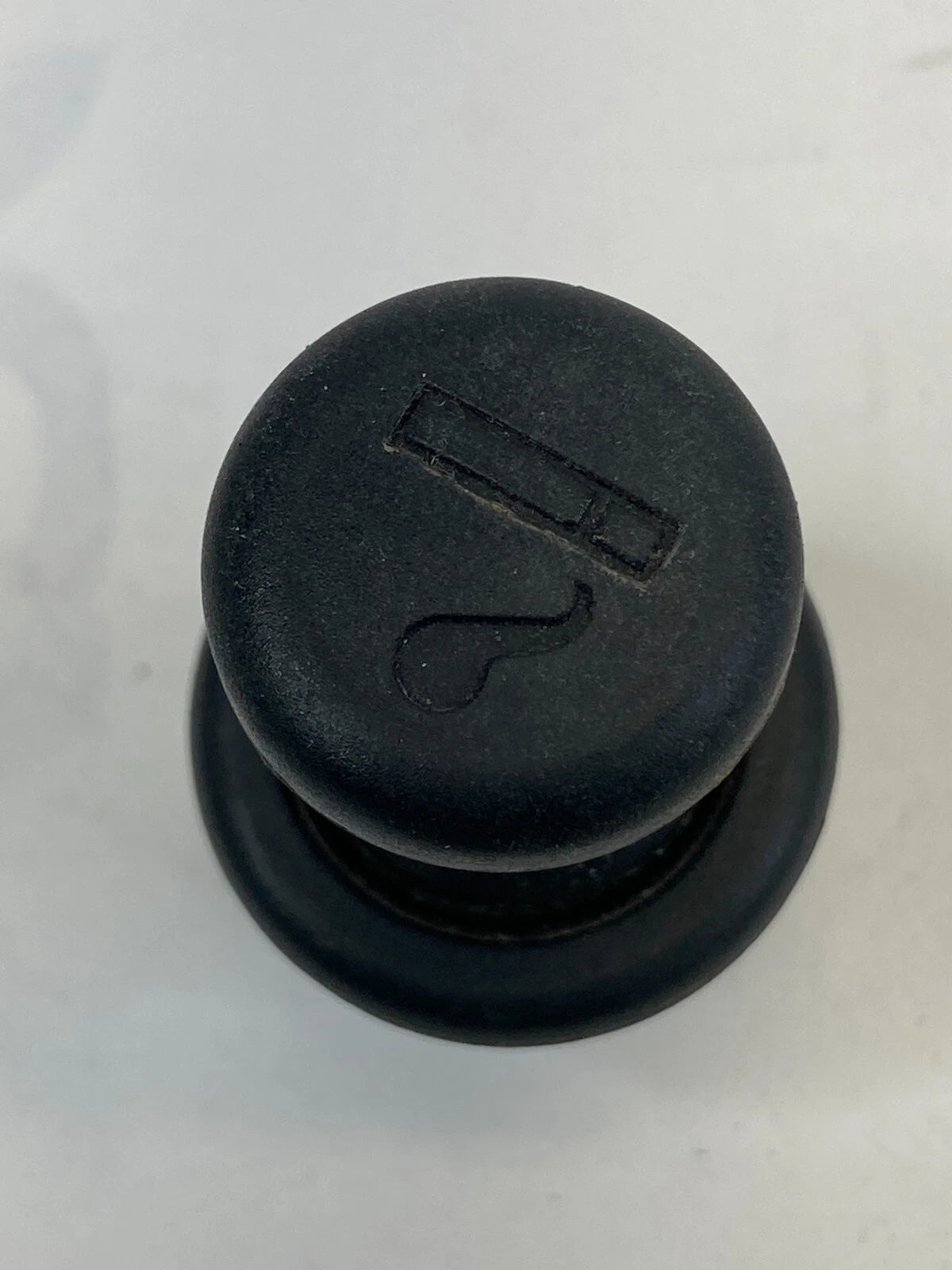 2008-2012 FORD ESCAPE POWER OUTLET PLUG IGNITION LIGHTER CIGARETTE SOCKET OEM