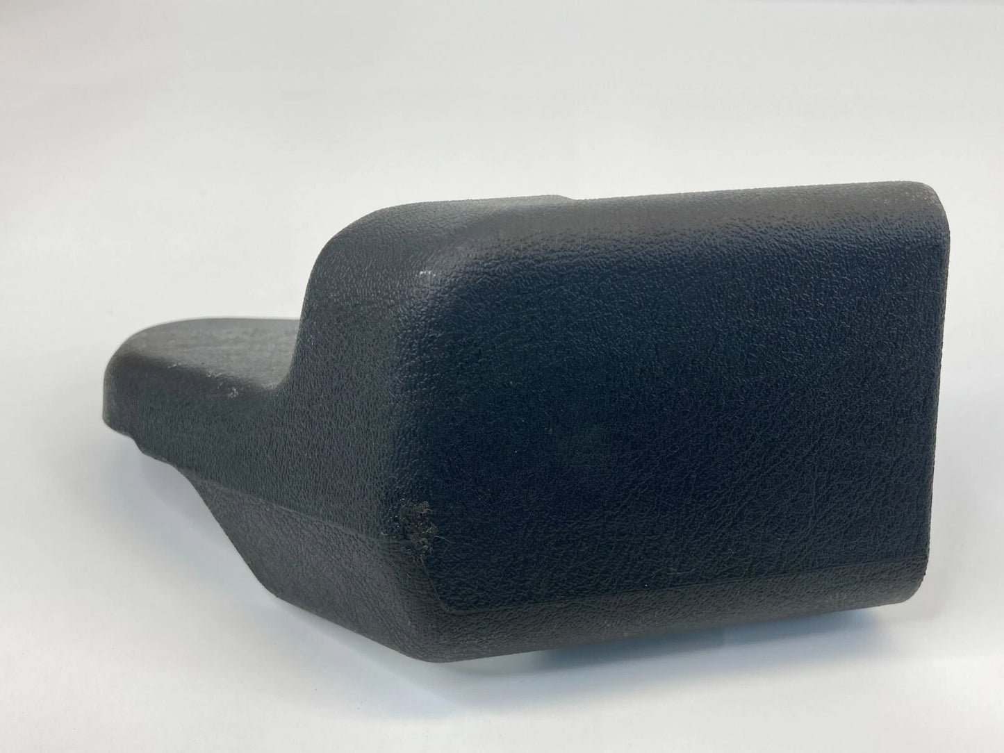 2004-2012 MITSUBISHI GALANT FRONT RIGHT SEAT TRACK RAIL CAP END COVER N245934