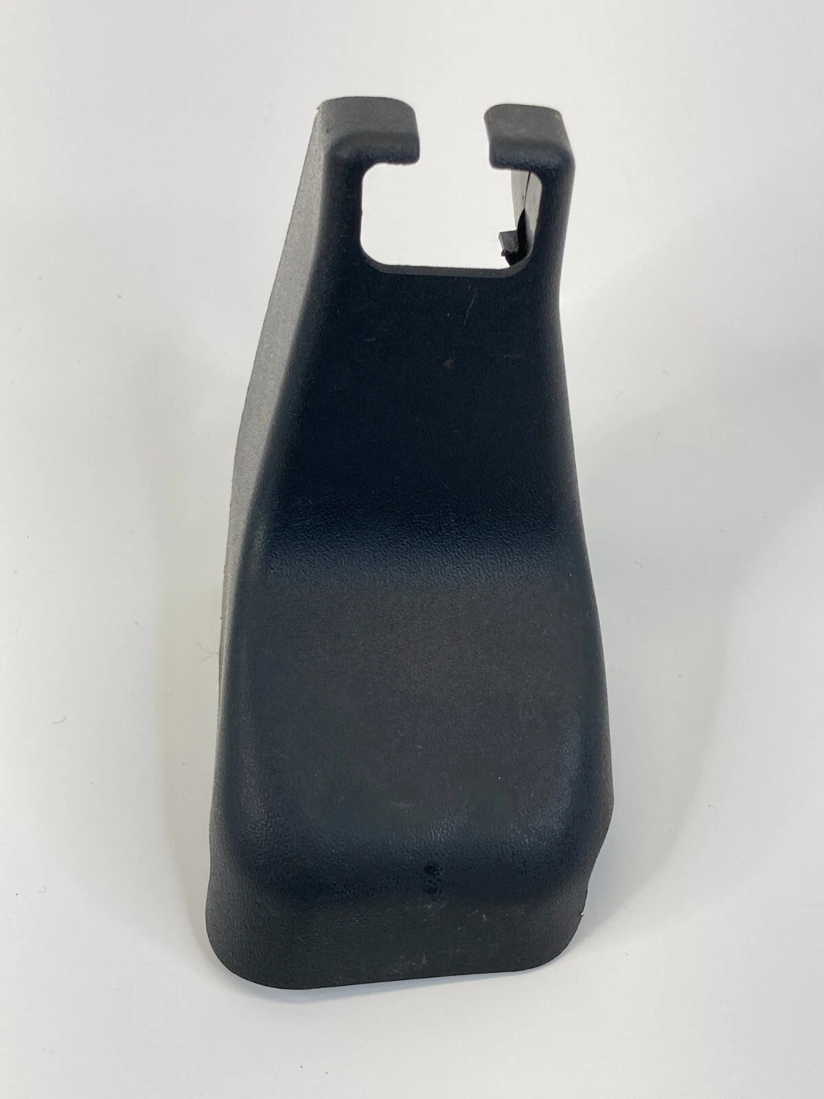 2009-2013 SUBARU FORESTER RIGHT SEAT OUTER TRACK END COVER TRIM CAP 64115SC020
