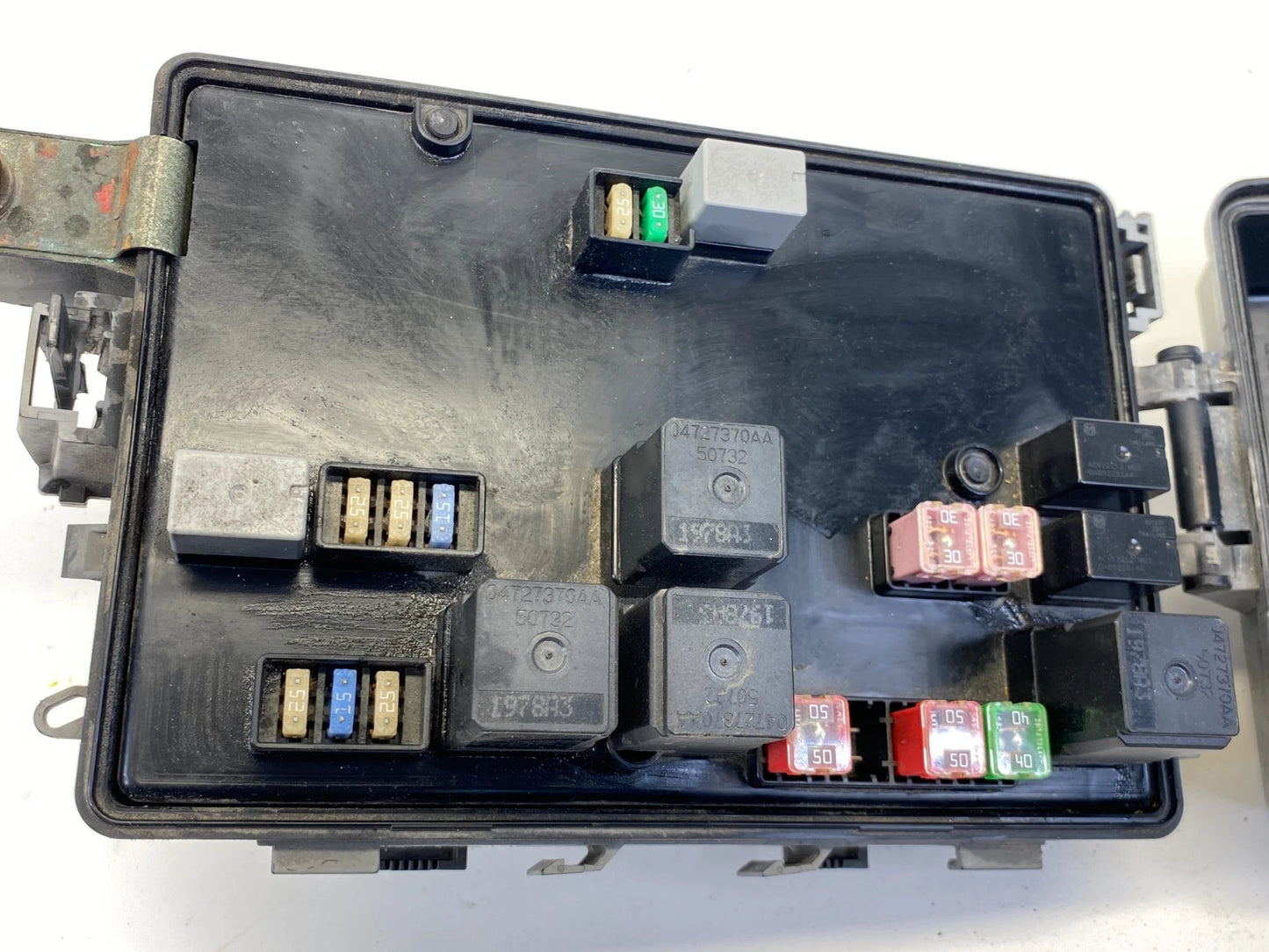 2010 CHRYSLER 300 CHARGER 2.7L TIPM TOTALLY INTEGRATED POWER MODULE FUSE BOX OEM