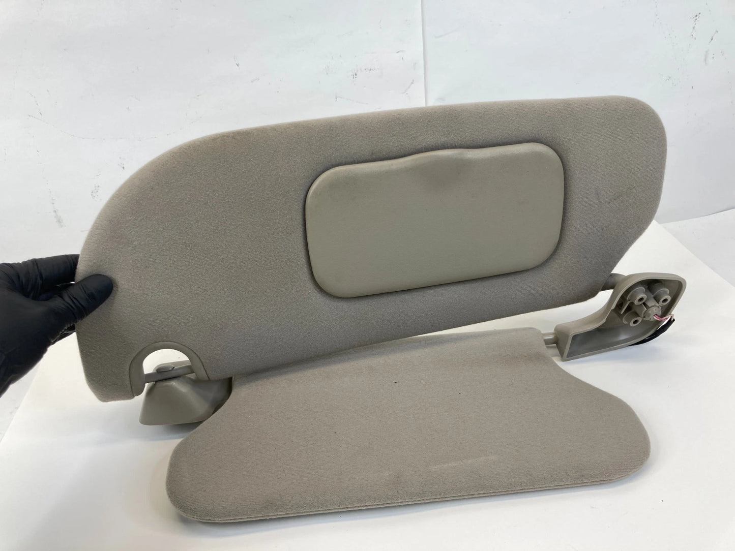 07-09 FORD EXPEDITION FRONT LEFT SUNVISOR SUN VISOR SHADE W/ ILLUMINATE MIRROR