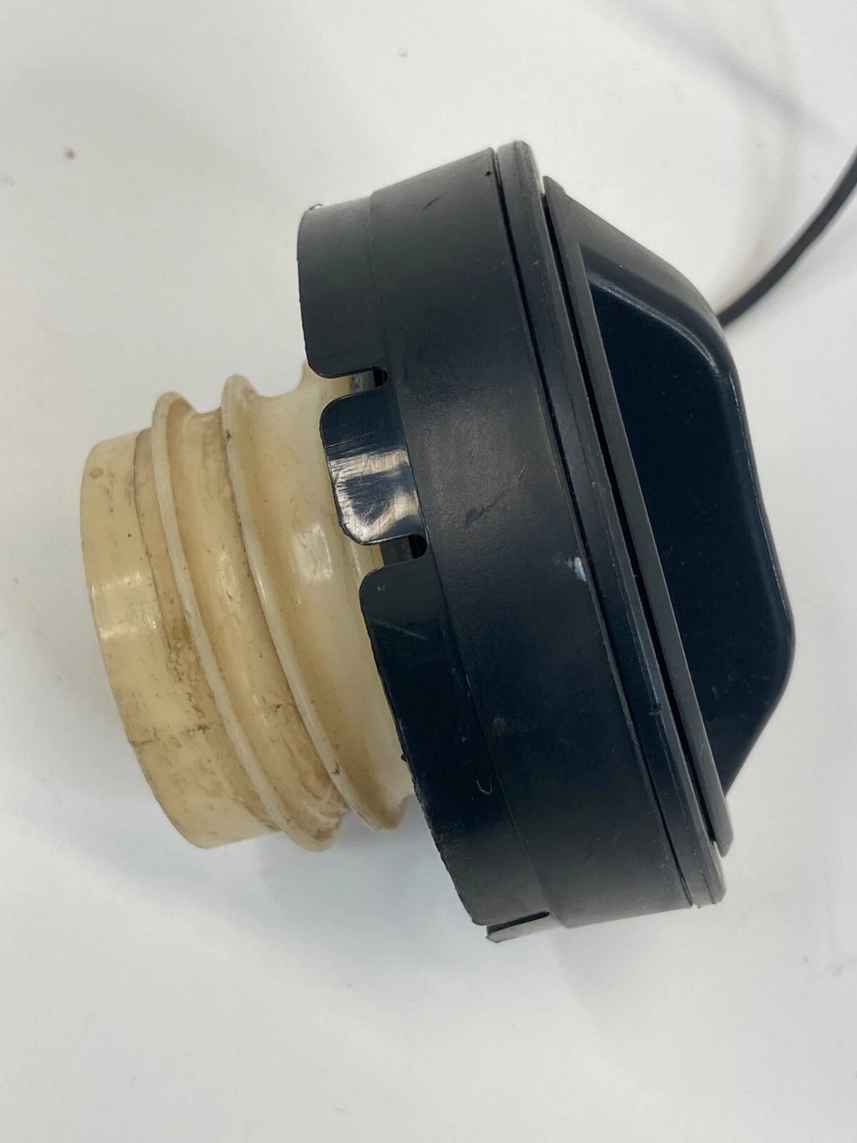 2001-2003 LEXUS RX300 3.0L 24V A/T FUEL FILLER GAS TANK COVER CAP OEM