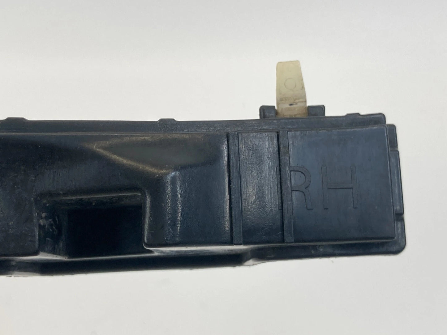 11-14 HYUNDAI SONATA FRONT BUMPER RIGHT SIDE BUMPER BRACKET SUPPORT 86516-3S000