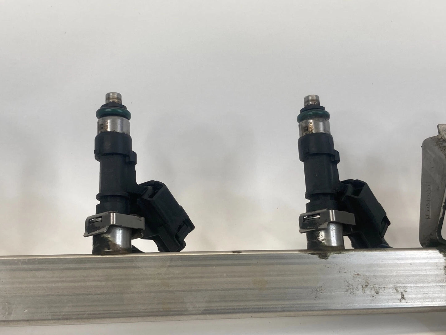 2014-2019 FORD FIESTA 1.6L ENGINE FUEL INJECTOR INJECTION RAIL AE8E-9H487-BA OEM