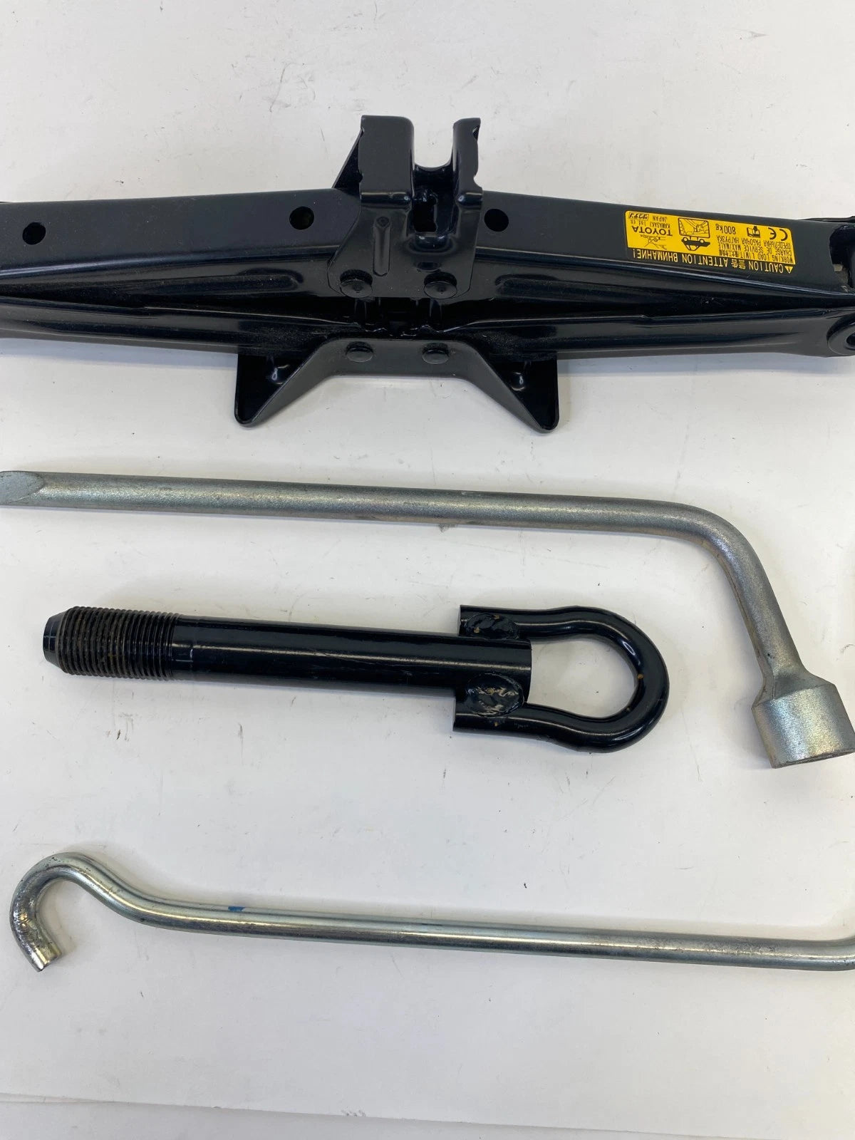 2007-2011 TOYOTA YARIS HATCHBACK EMERGENCY SPARE TIRE JACK & TOOL KIT ASSY OEM