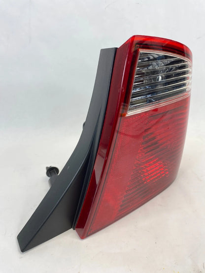 2005-2007 FORD FOCUS SEDAN RIGHT PASSENGER SIDE TAIL LIGHT LAMP ASSEMBLY OEM