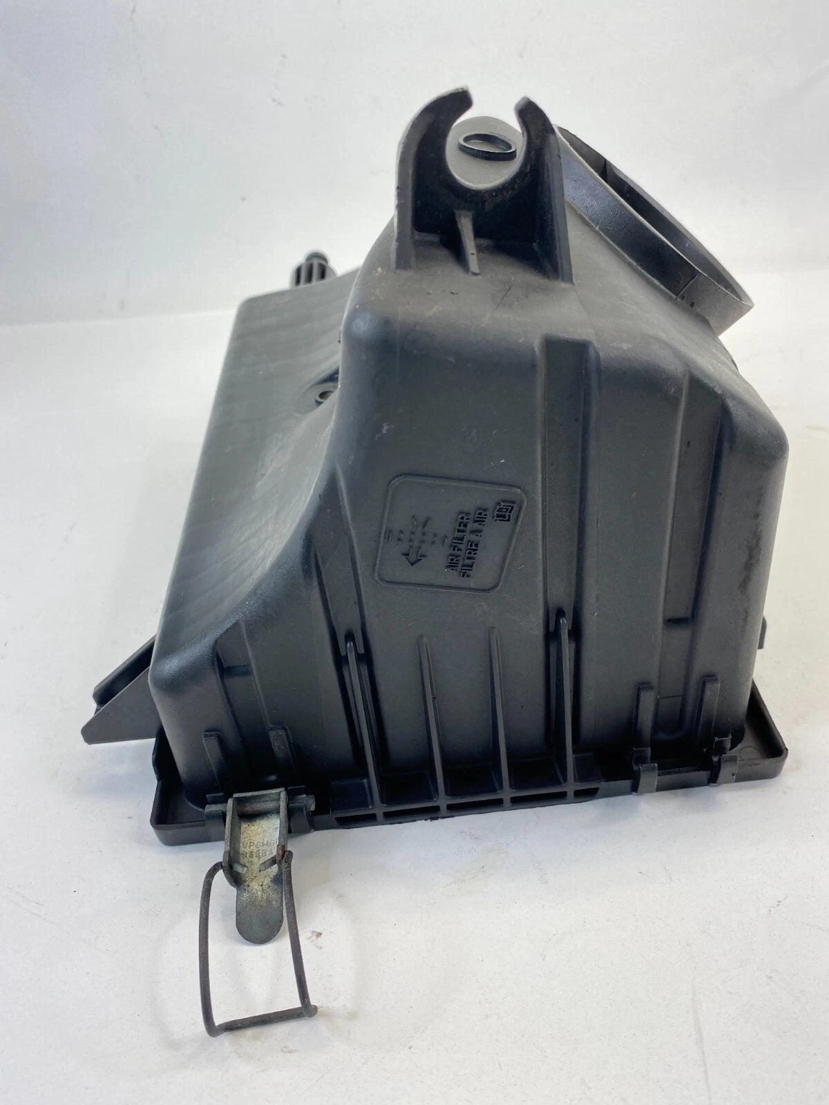 2005-2007 FORD ESCAPE 2.3L AIR CLEANER INTAKE FILTER BOX LOWER HOUSING 9L849A600