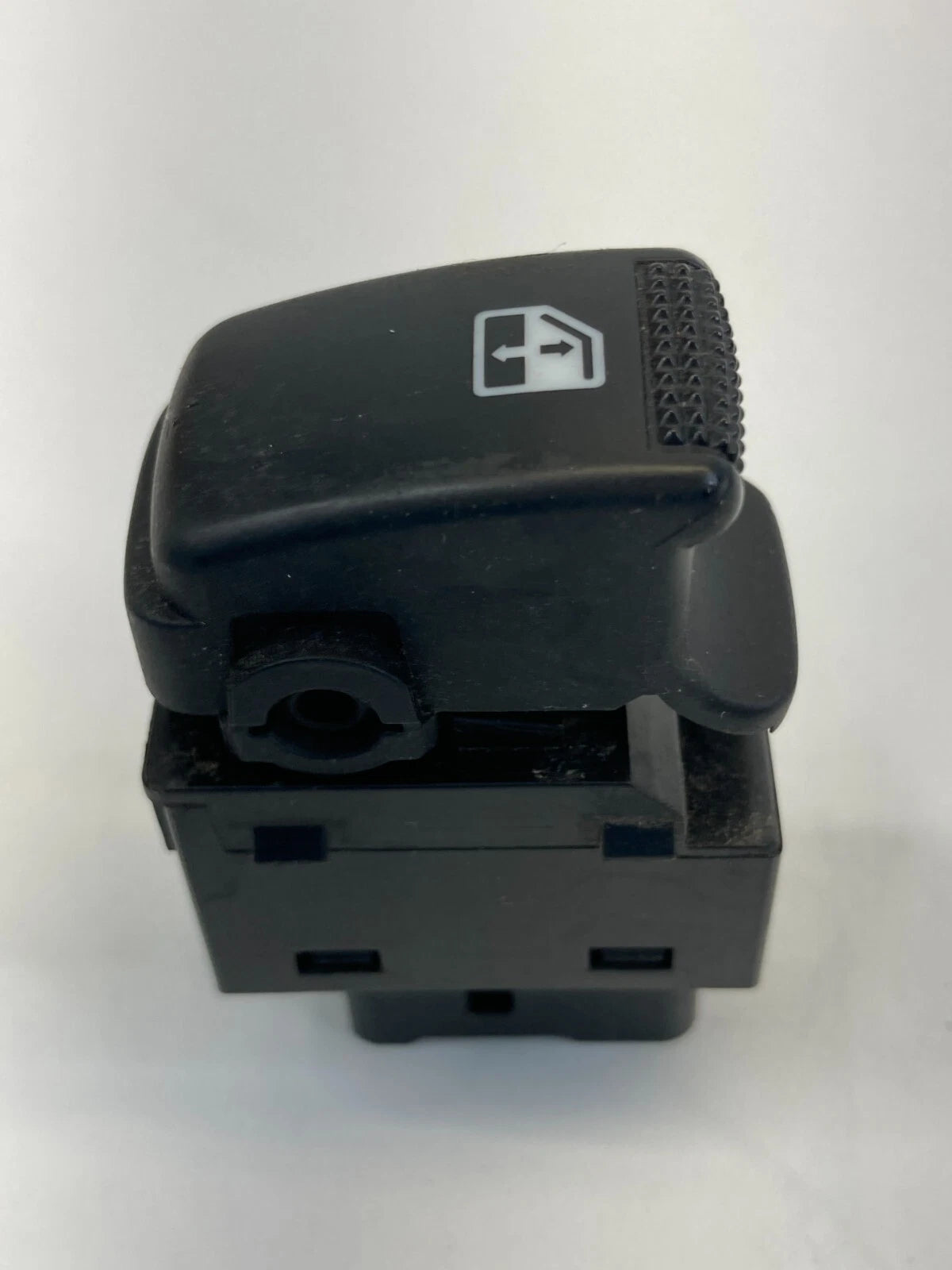 05-10 KIA SPORTAGE BACK REAR RIGHT SIDE POWER WINDOW SWITCH CONTROL BUTTON OEM