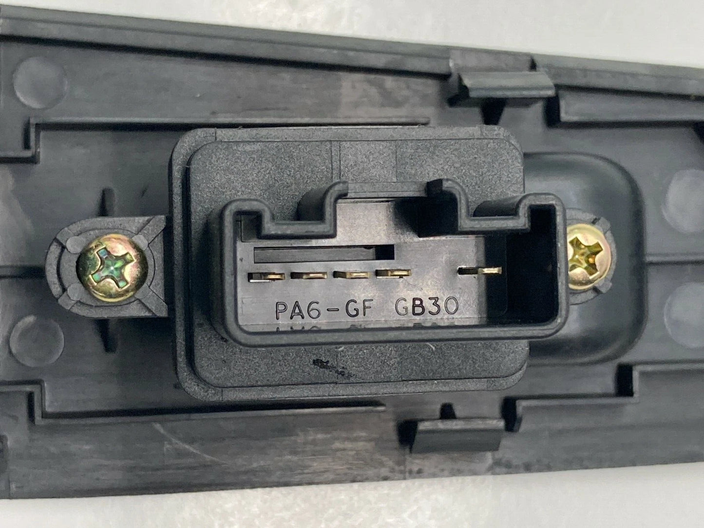 2004-2009 MAZDA 3 MAZDA3 REAR RIGHT SIDE DOOR POWER WINDOW SWITCH B32H5281J OEM