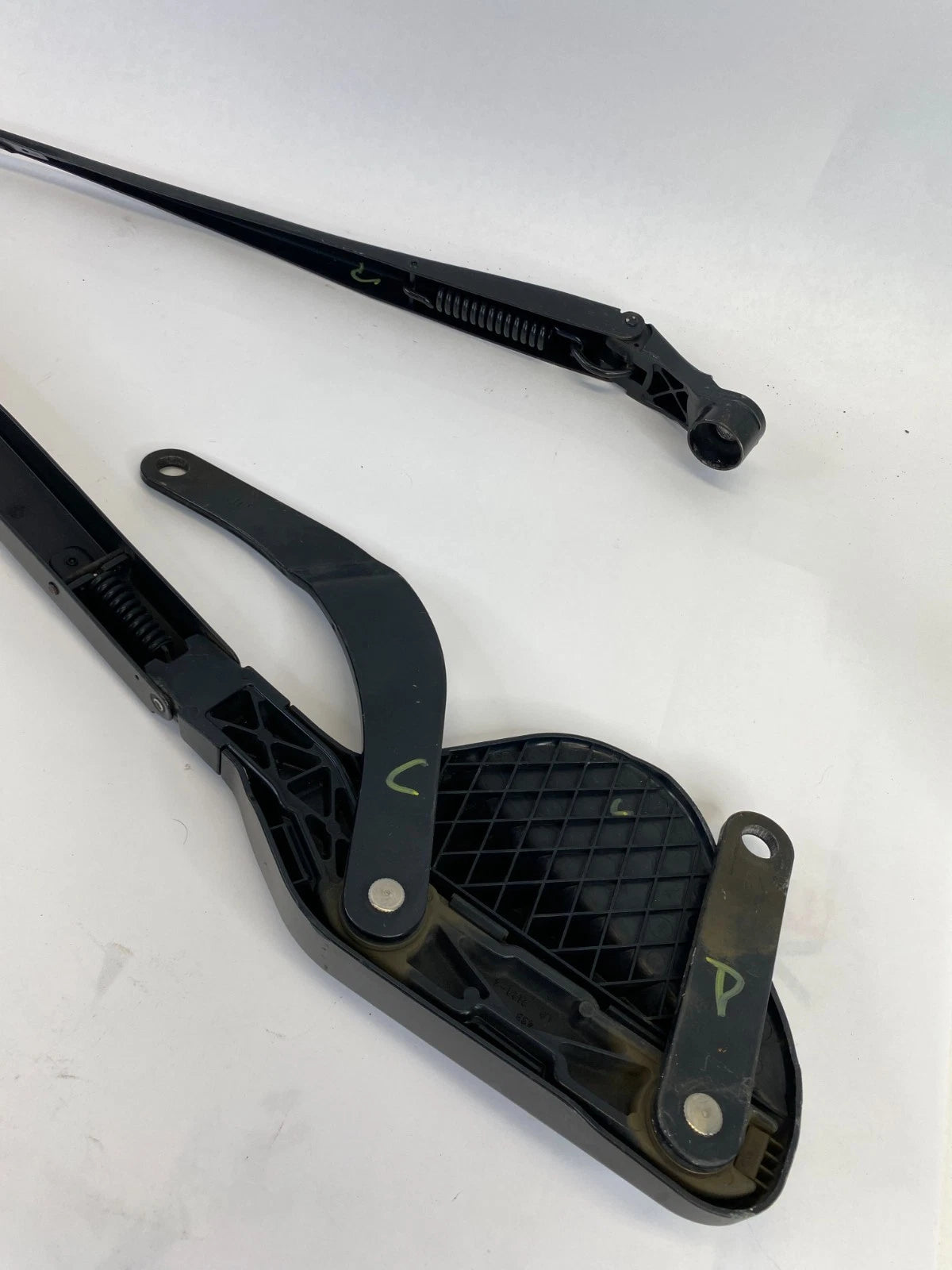 2010-2015 TOYOTA PRIUS FRONT WINDSHIELD WIPER ARMS LEFT AND RIGHT PAIR OEM