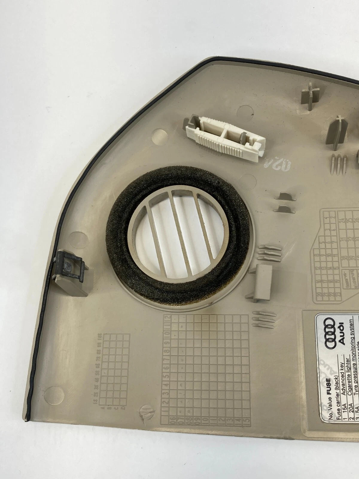 2007-2011 AUDI A6 DASH RIGHT PASSENGER SIDE END CAP COVER 4F2-857-086 OEM