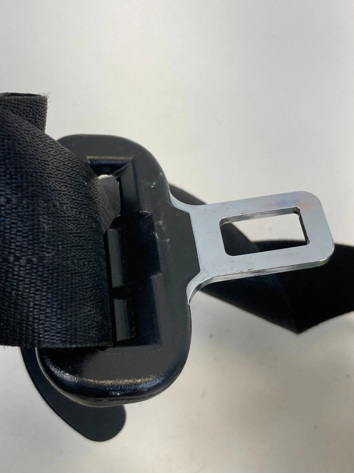 2011-2013 DODGE DURANGO FRONT RIGHT PASSENGER SIDE SEAT BELT RETRACTOR ASSY OEM