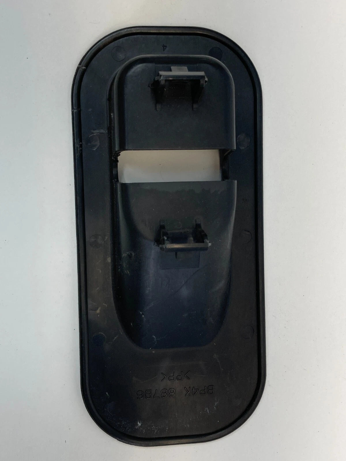 2004-2009 MAZDA 3 REAR SEAT CHILD SAFETY ANCHOR HOOK COVER BEZEL BP4K-887B6 OEM
