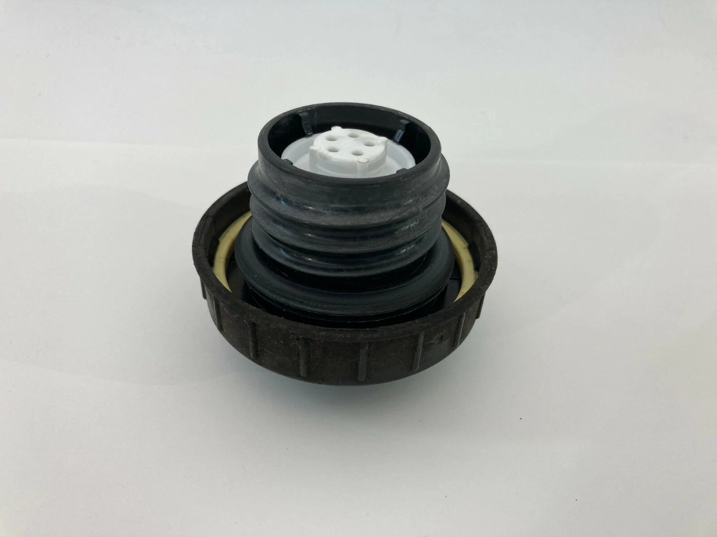 2002 2003 2004 2005 HYUNDAI SONATA FUEL TANK FILLER GAS CAP COVER ASSY OEM