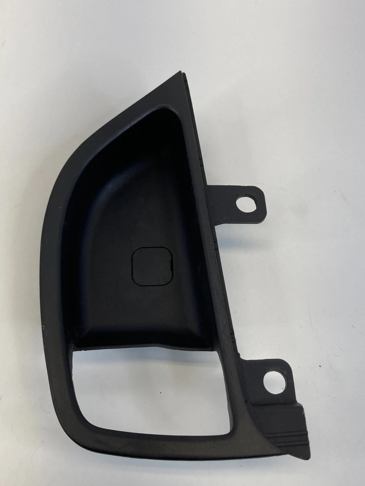2011-2016 HYUNDAI ELANTRA REAR RIGHT INNER DOOR HANDLE BEZEL COVER 83621-MD100