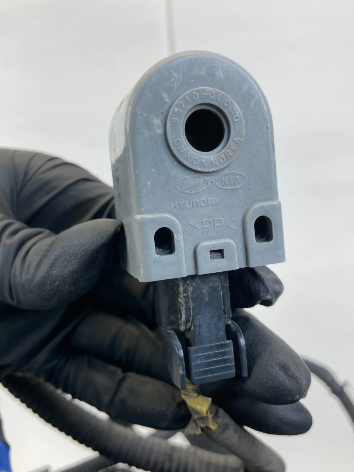 2011-2014 HYUNDAI SONATA HYBRID 2.4L L4 A/T ENGINE COMPARTMENT FUSE RELAY BOX