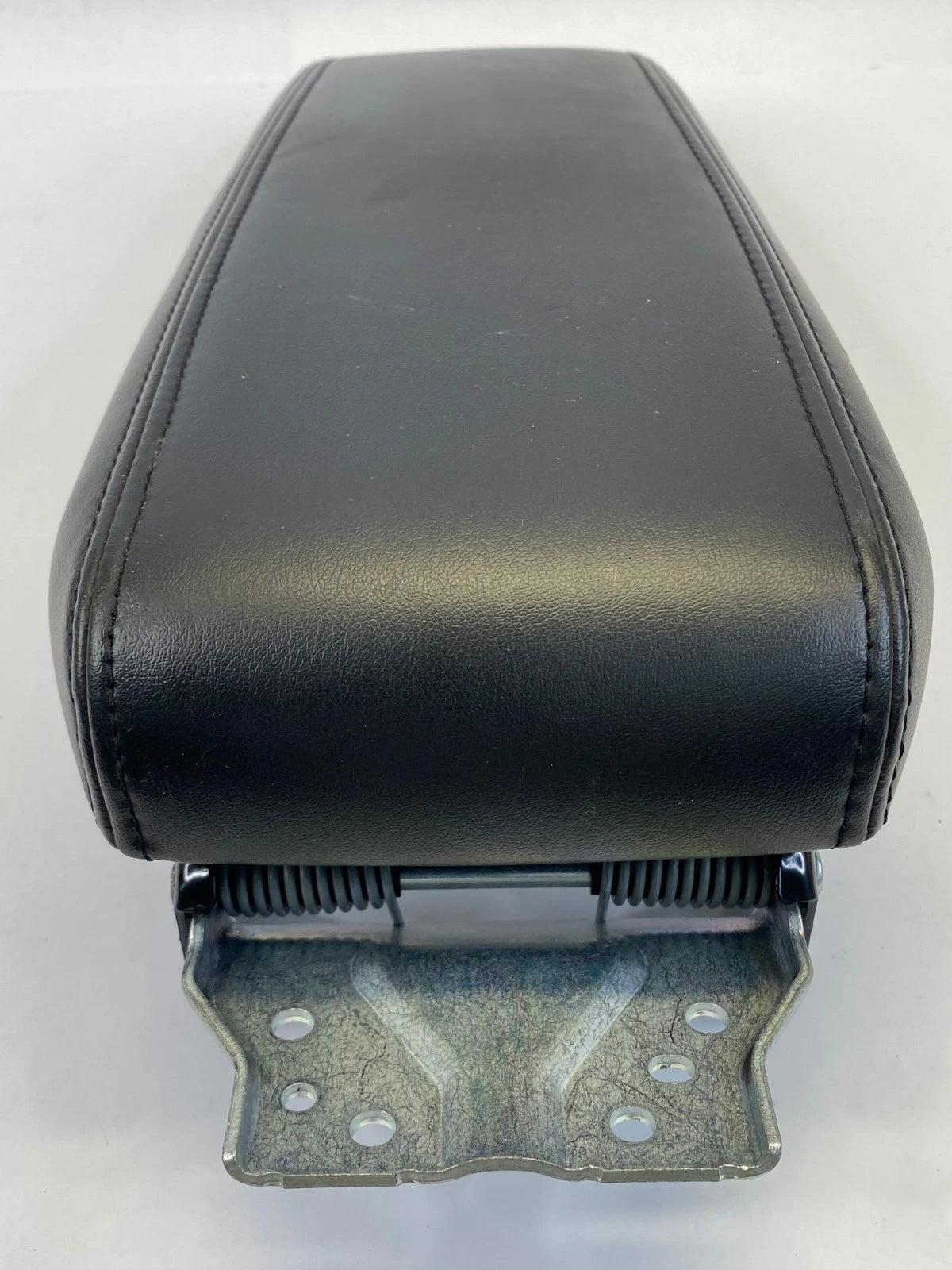 2016 2017 CHEVROLET EQUINOX CONSOLE ARMREST LID CUSHION FRONT CENTER OEM FACTORY