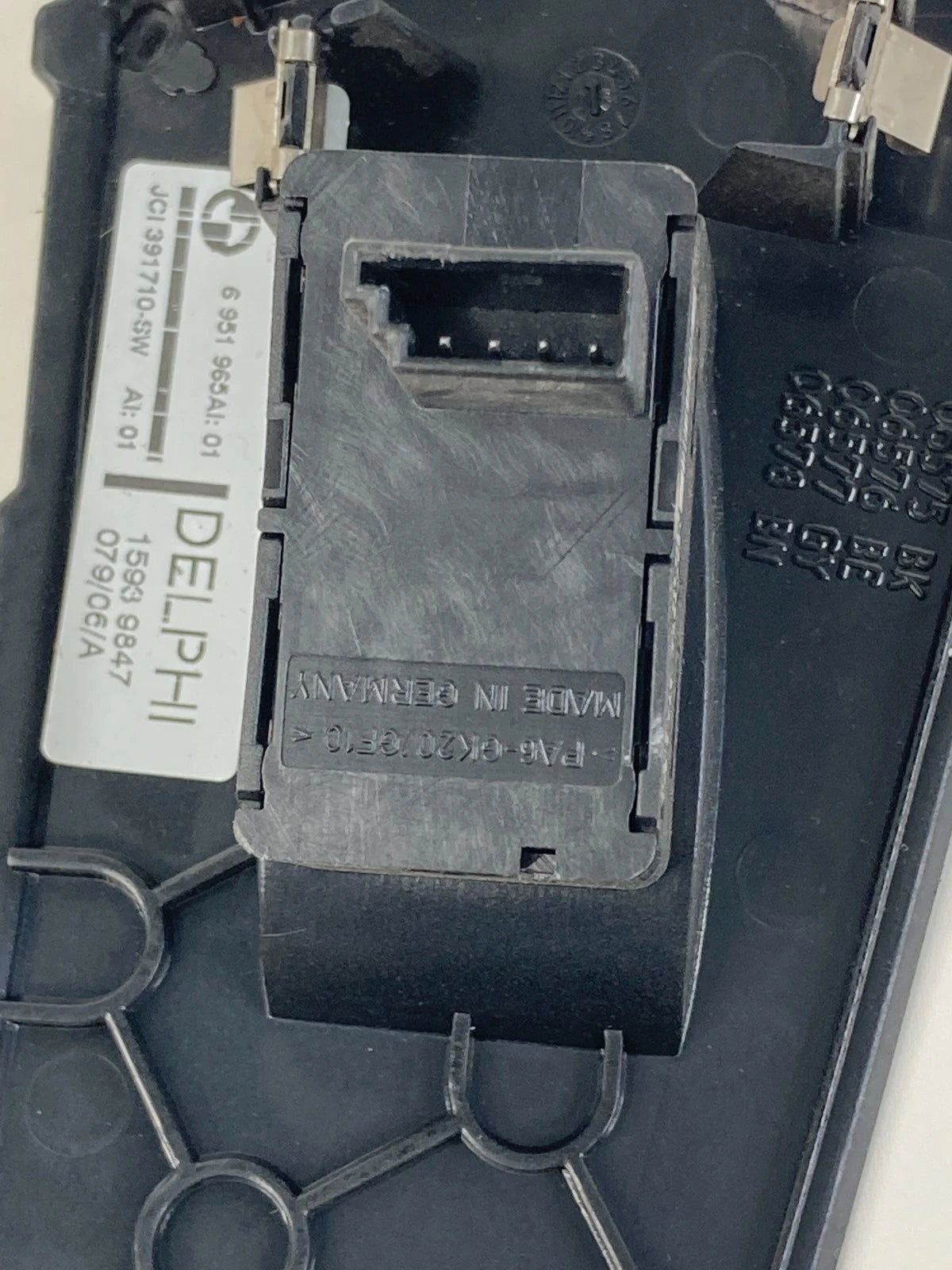 2006 2007 BMW 530XI REAR RIGHT DOOR POWER WINDOW SWITCH W BEZEL 6951965A OEM