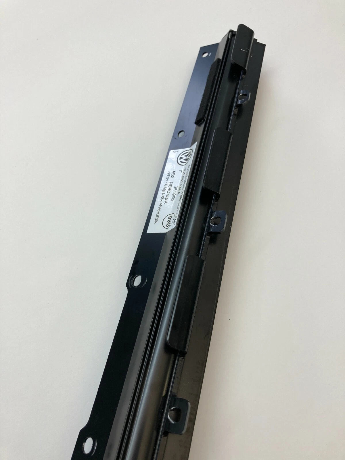 06-10 VOLKSWAGEN PASSAT REAR RIGHT SIDE DOOR WINDOW SUN SHADE BLIND 3C5861334A