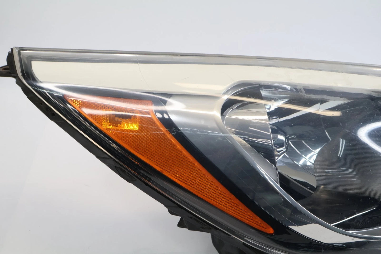 2015-2017 HYUNDAI ACCENT FRONT RIGHT PASSENGER HEADLIGHT HEADLAMP HALOGEN OEM