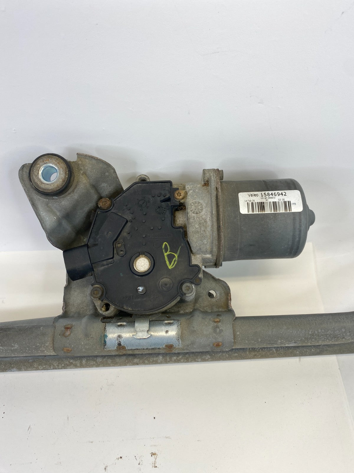 2007-2014 GMC Yukon Front Windshield Wiper Motor w/ Linkage 15846942 OEM