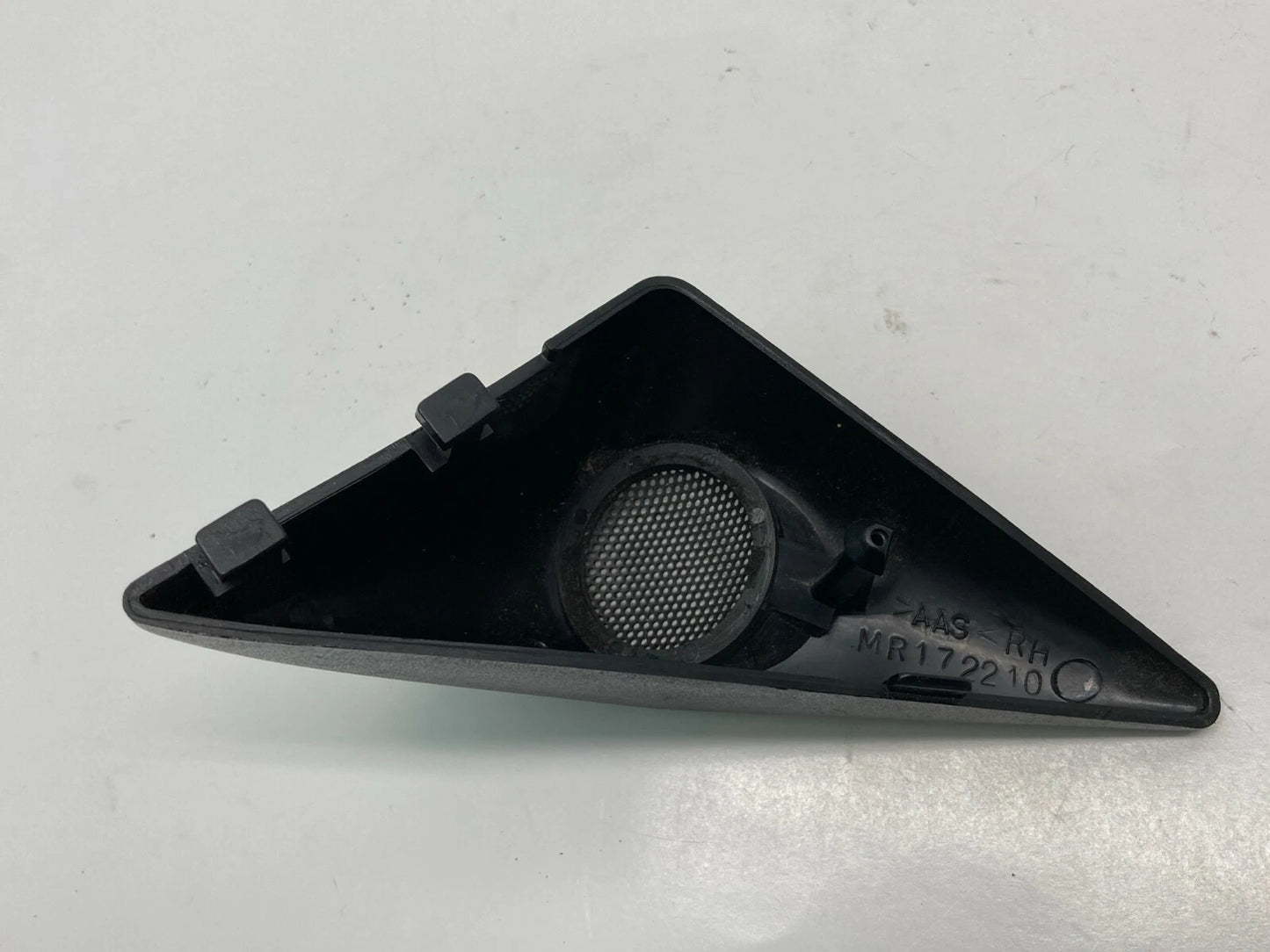 1997-2003 MITSUBISHI DIAMANTE FRONT RIGHT PASSENGER INNER TWEETER SPEAKER COVER