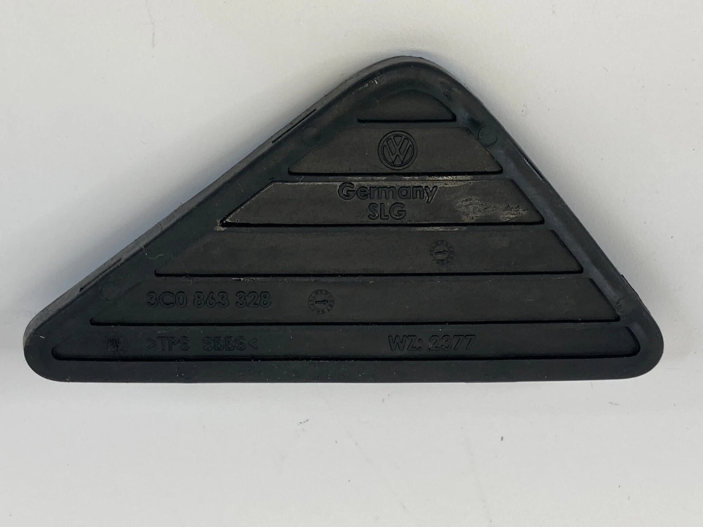 2009-2017 VOLKSWAGEN CC SEDAN REAR CENTER CONSOLE MAT RUBBER INSERT 3C0-863-328