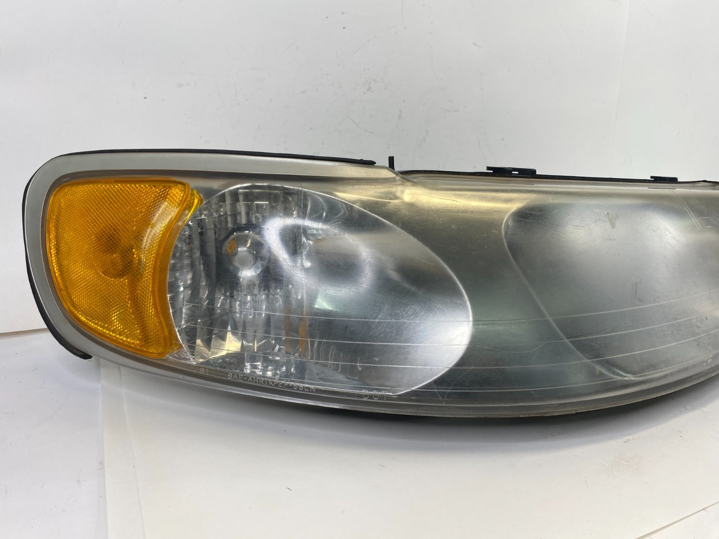 98-02 Lincoln Town Car Right Side Headlight Headlamp Halogen YW1X-13100-A OEM