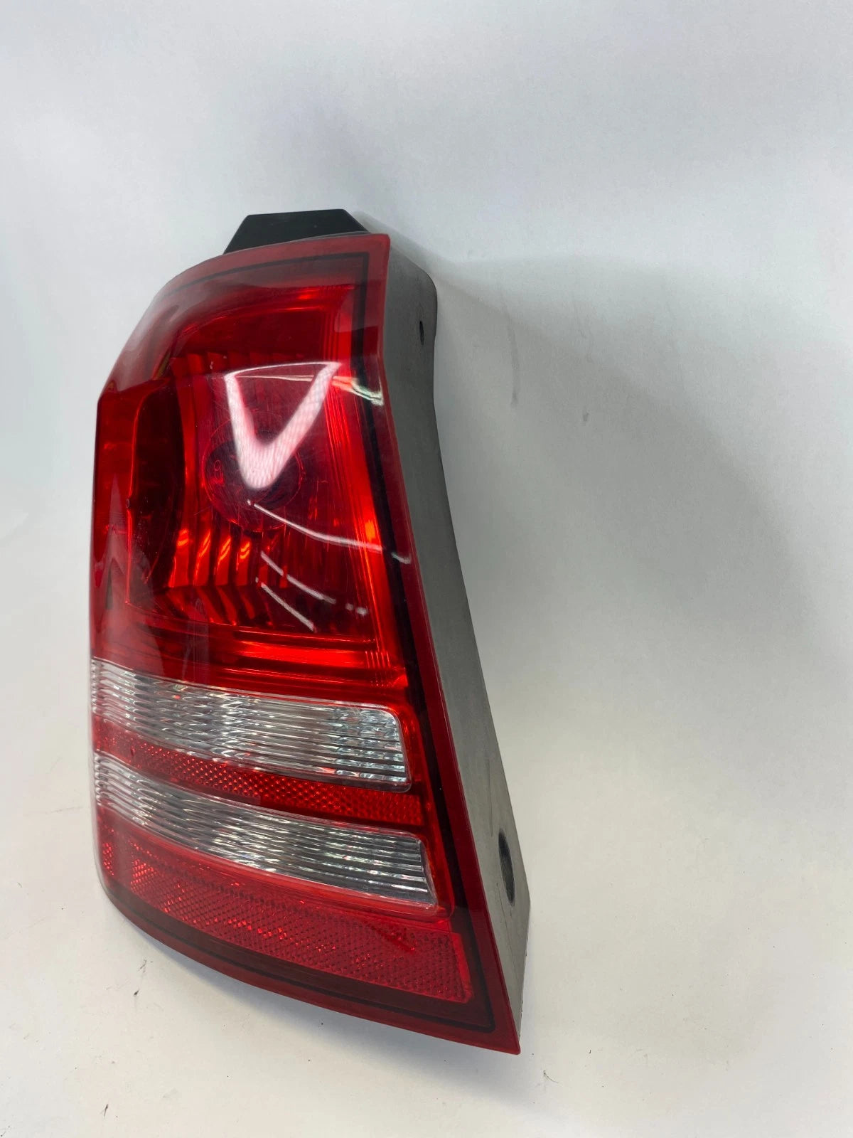 2009-2020 DODGE JOURNEY REAR LEFT OUTER QUARTER TAIL LIGHT TAILLIGHT 05067785A