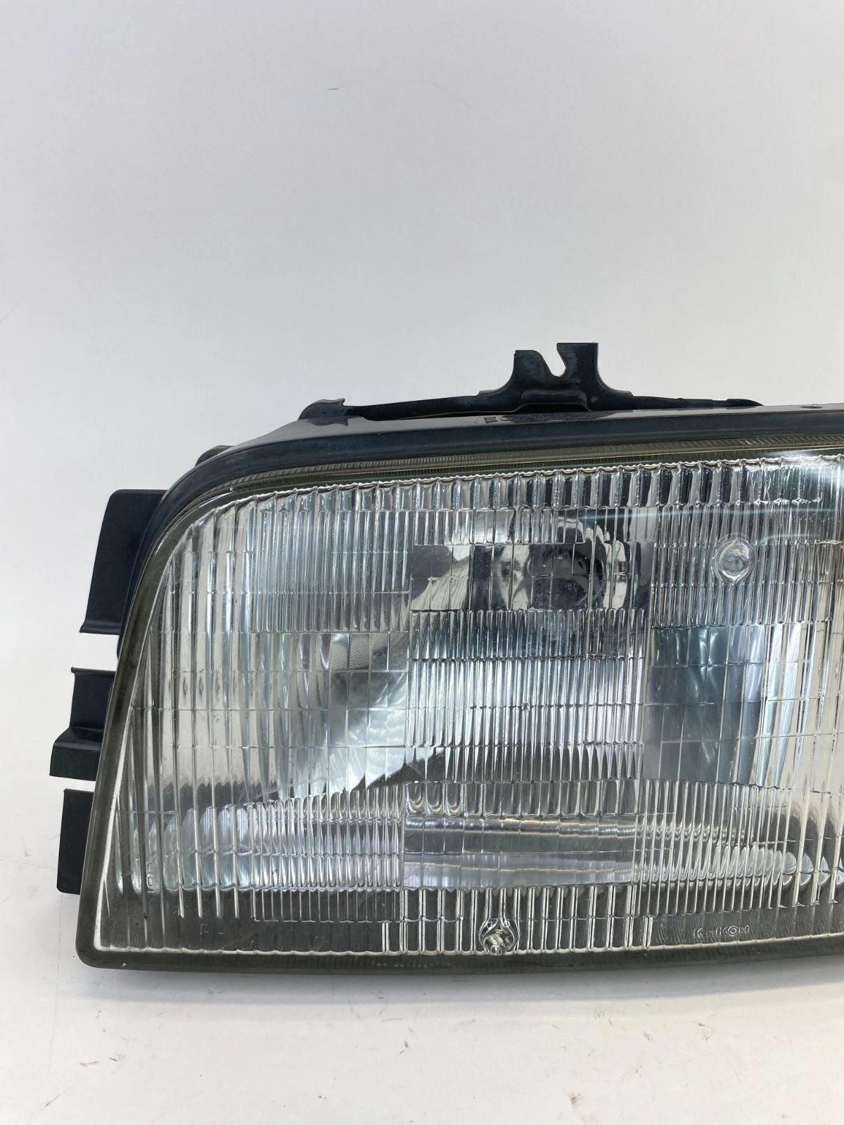 1998-2002 ISUZU TROOPER LEFT DRIVER SIDE HEADLIGHT HEAD LIGHT ASSEMBLY OEM