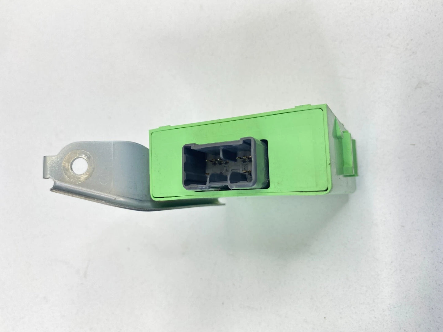 1998 1999 2000 LEXUS LS400 RUNNING LIGHT RELAY CONTROL MODULE 82642-33020 OEM