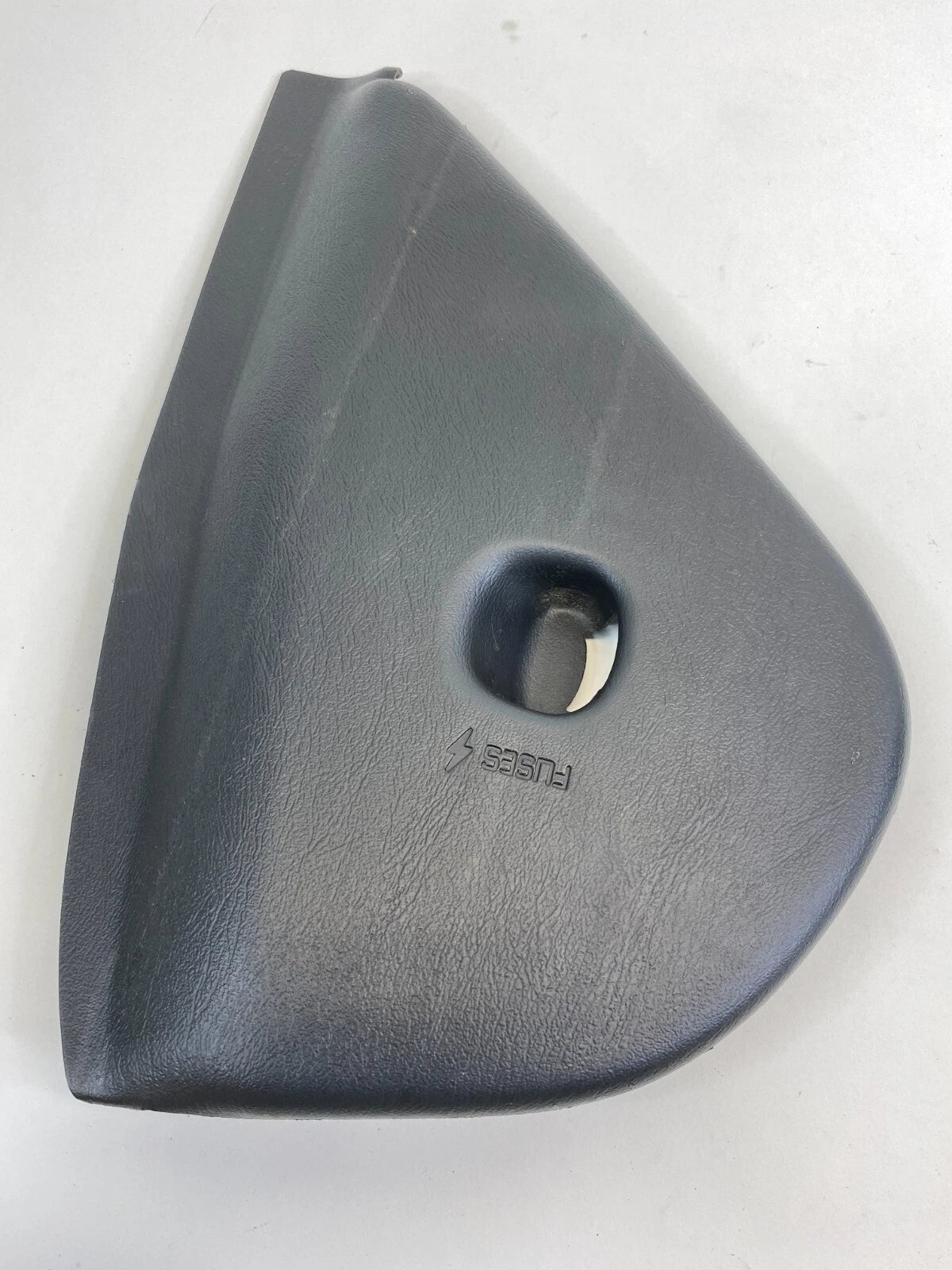 2000-2005 CHEVROLET MONTE CARLO RH FUSE BOX COVER DASH END PANEL 10314233 OEM