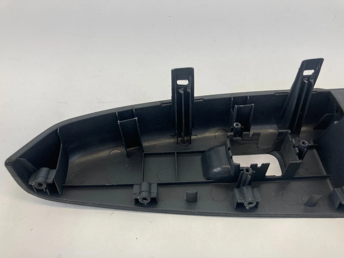 2010-2013 KIA SOUL REAR RIGHT PASSENGER SIDE DOOR WINDOW SWITCH BEZEL TRIM OEM