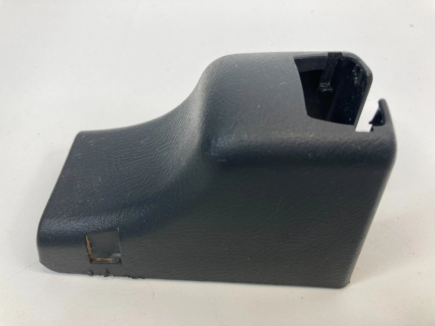 2003-2006 HONDA ELEMENT FRONT LEFT SEAT RAIL TRACK OUTER BOLT TRIM COVER