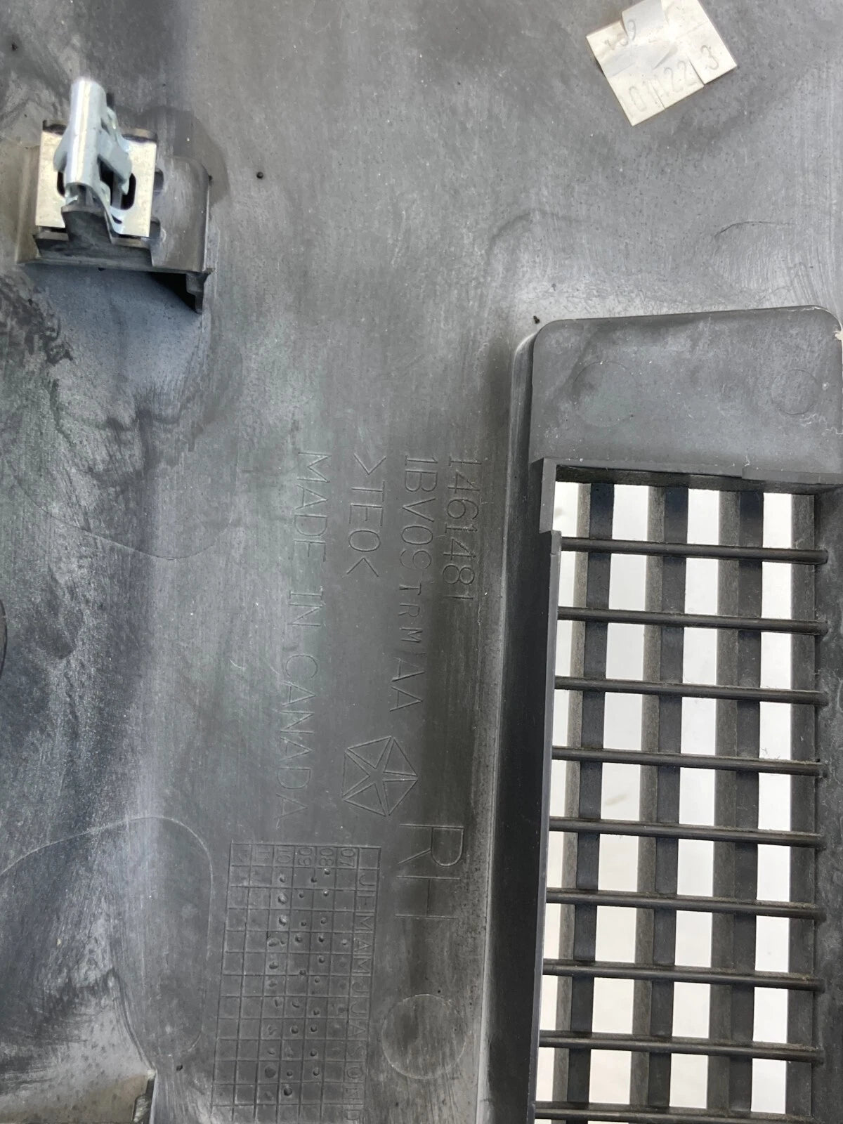 09-12 JEEP LIBERTY DASH UPPER RH SIDE DEFROSTER AIR VENT GRILLE TRIM 1BV09XDVAD