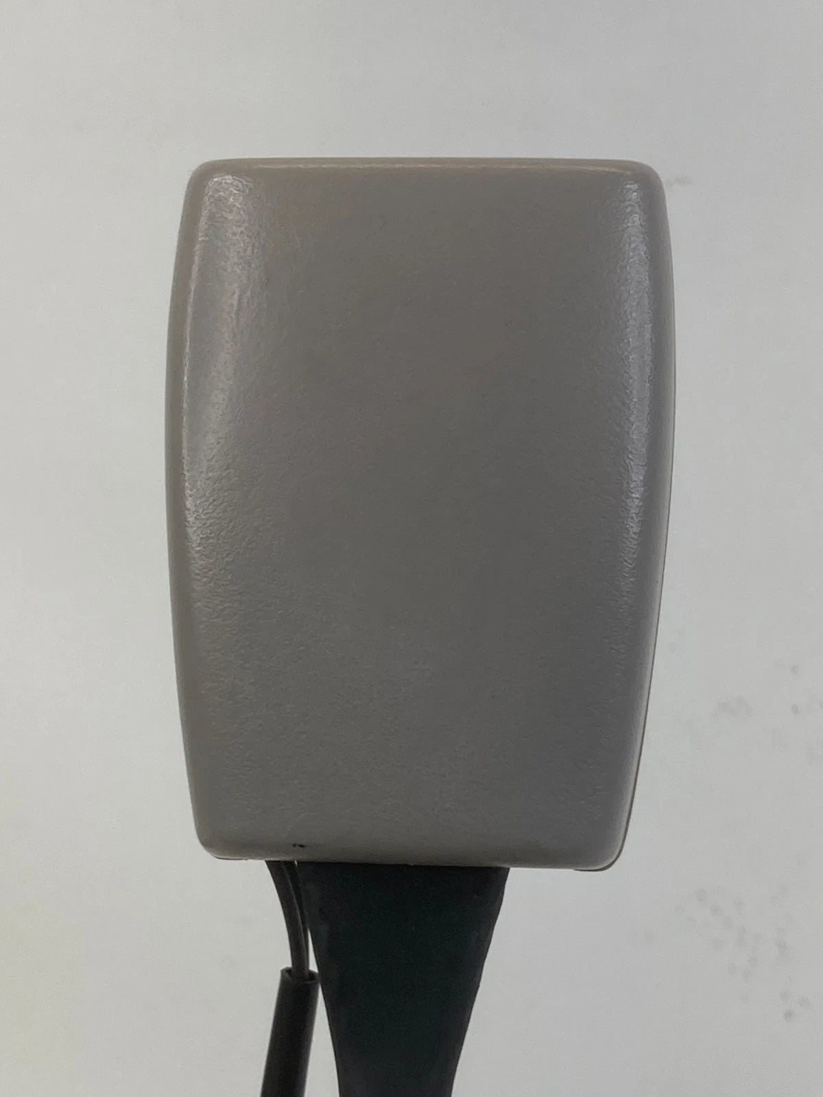 2006 2007 CHEVROLET MALIBU FRONT LEFT DRIVER SIDE SEAT BELT BUCKLE GRAY OEM