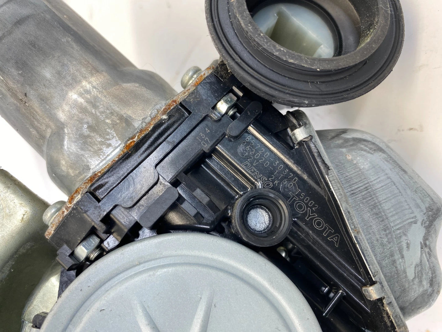 08-11 LEXUS GS350 FRONT LEFT DOOR POWER WINDOW MOTOR W/ REGULATOR 85720-30370