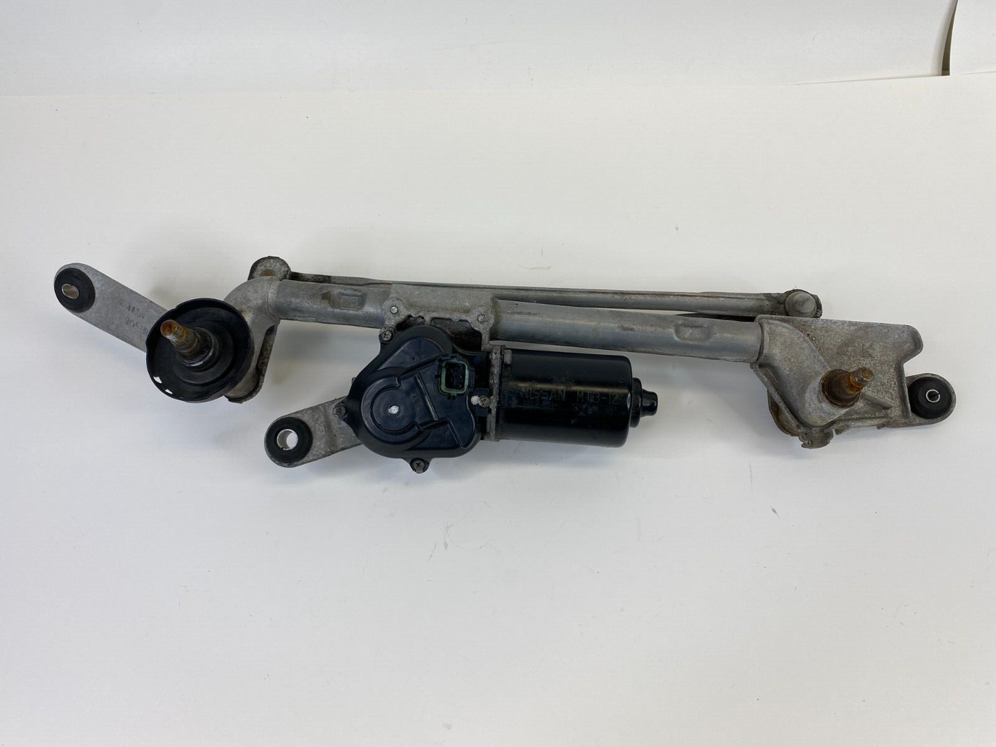 2008-2013 Nissan Rogue Front Windshield Wiper Motor Assembly 28810-JM00A OEM