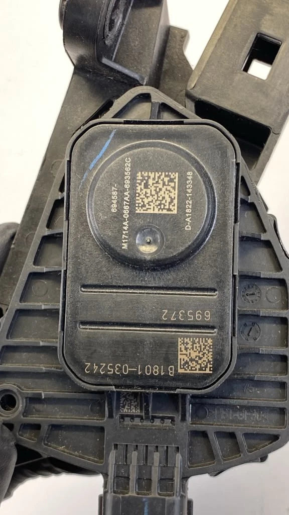 2013-2018 HYUNDAI SANTA FE SPORT GAS PEDAL ACCELERATOR SENSOR 32700-4Z000 OEM