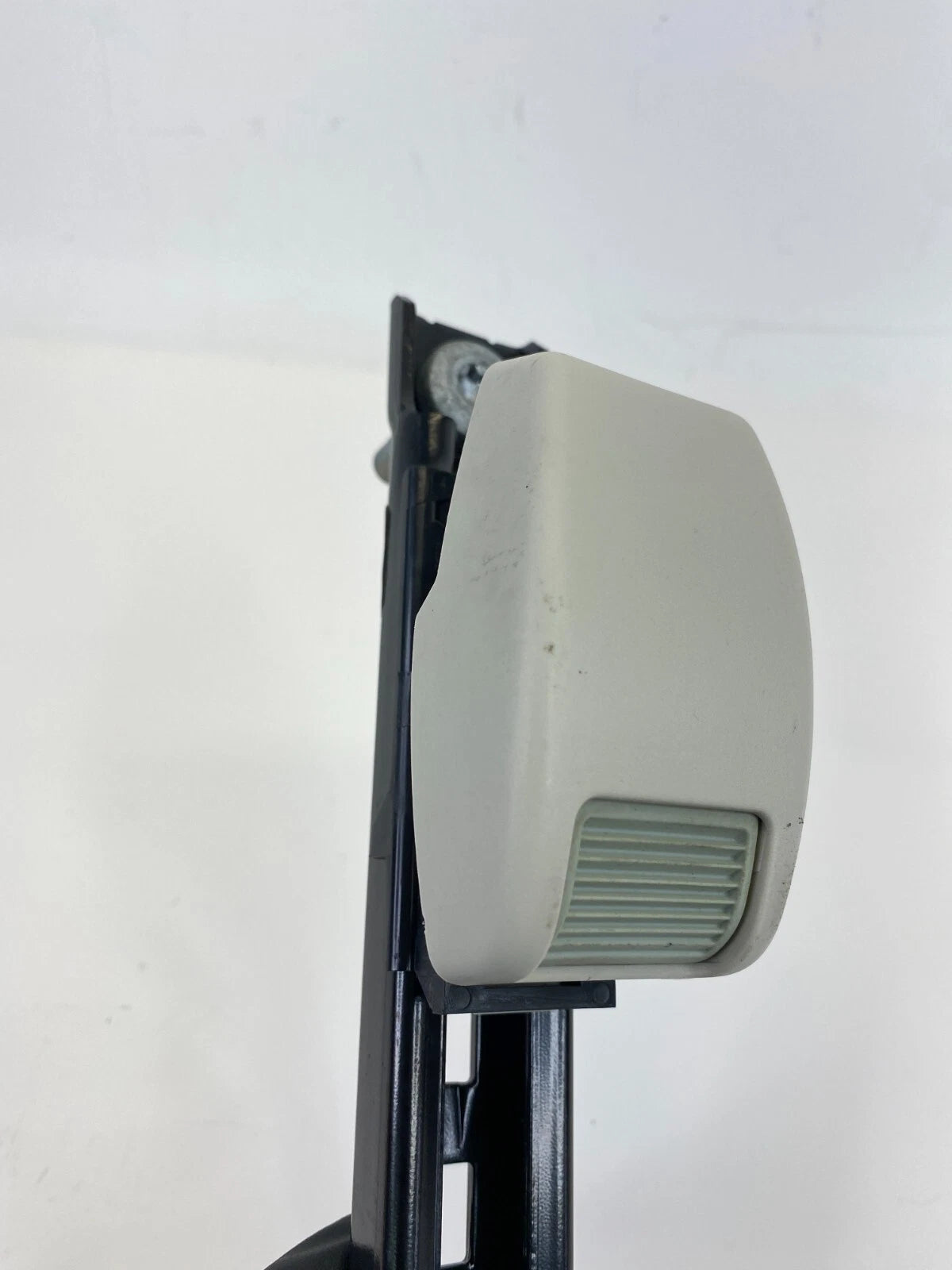 2007-2009 DODGE CALIBER FRONT RIGHT SIDE SEAT BELT HEIGHT ADJUSTER 6035809G5E