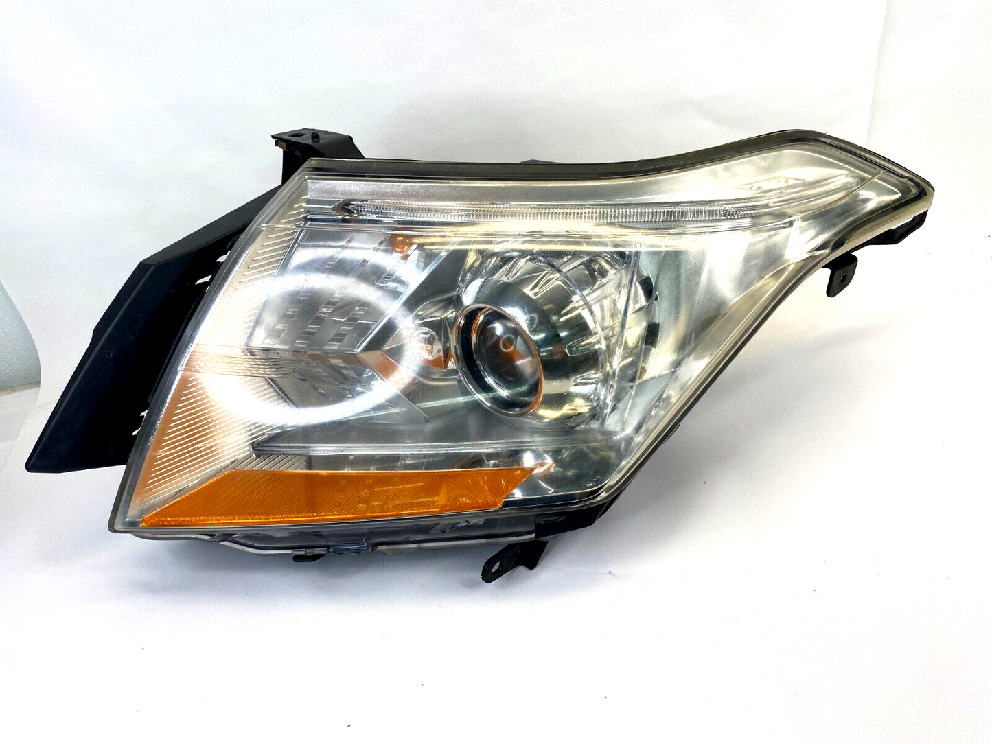 2010-2013 Cadillac SRX Front Right Side Headlight Headlamp Xenon 031100-3091 OEM