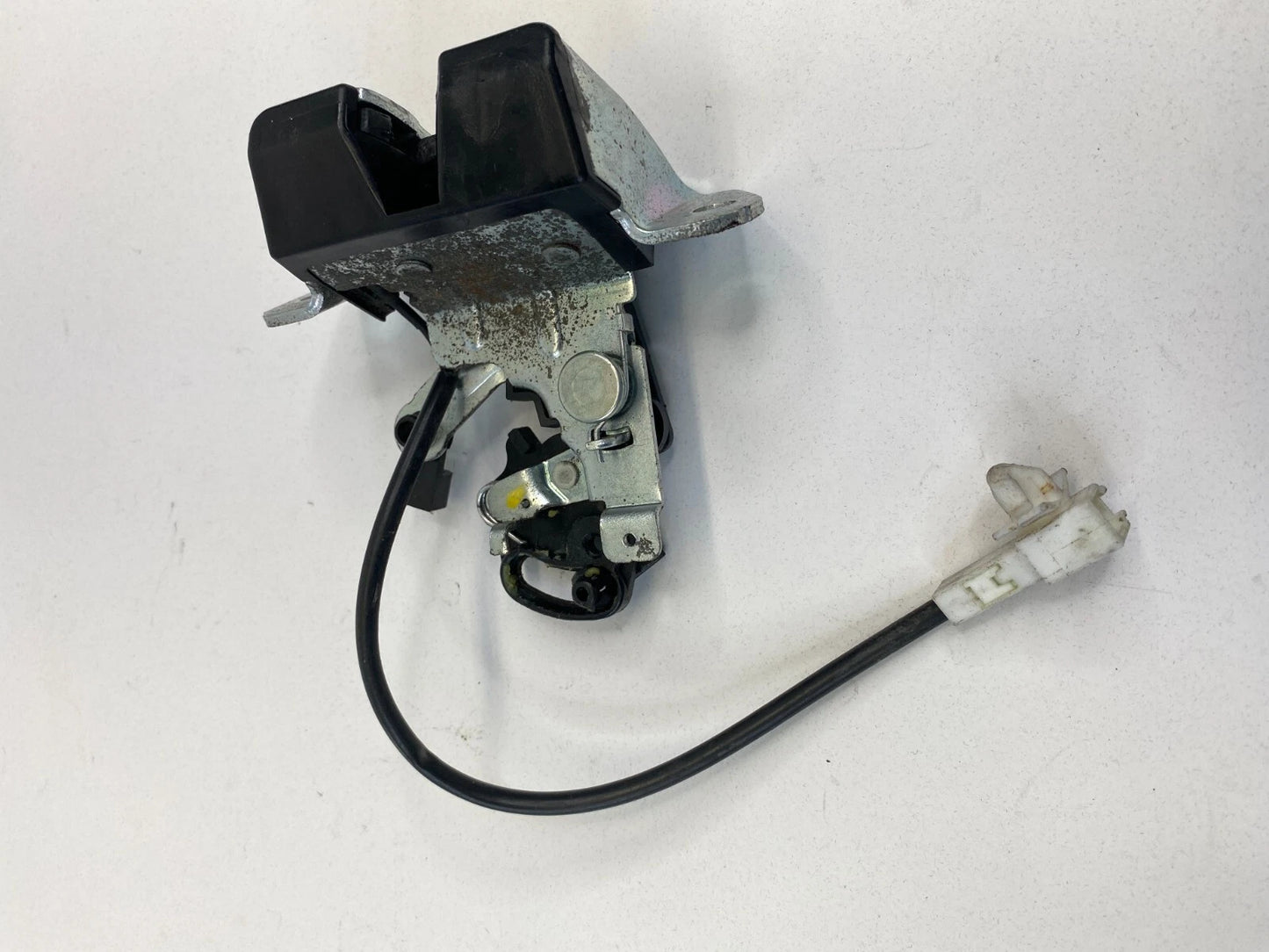 2006-2011 KIA RIO5 HATCHABACK REAR TRUNK TAILGATE LATCH LOCK ACTUATOR OEM