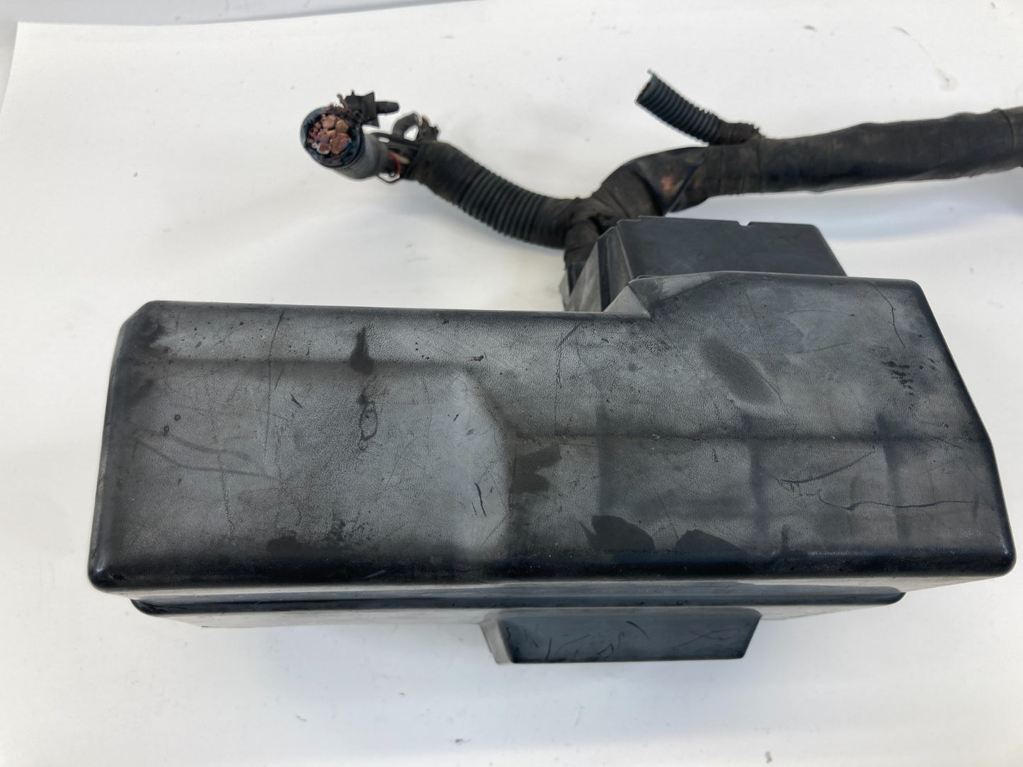 04-06 Nissan Altima 3.5L Engine Compartment Junction Fuse Box Assy 284B9-7Y000