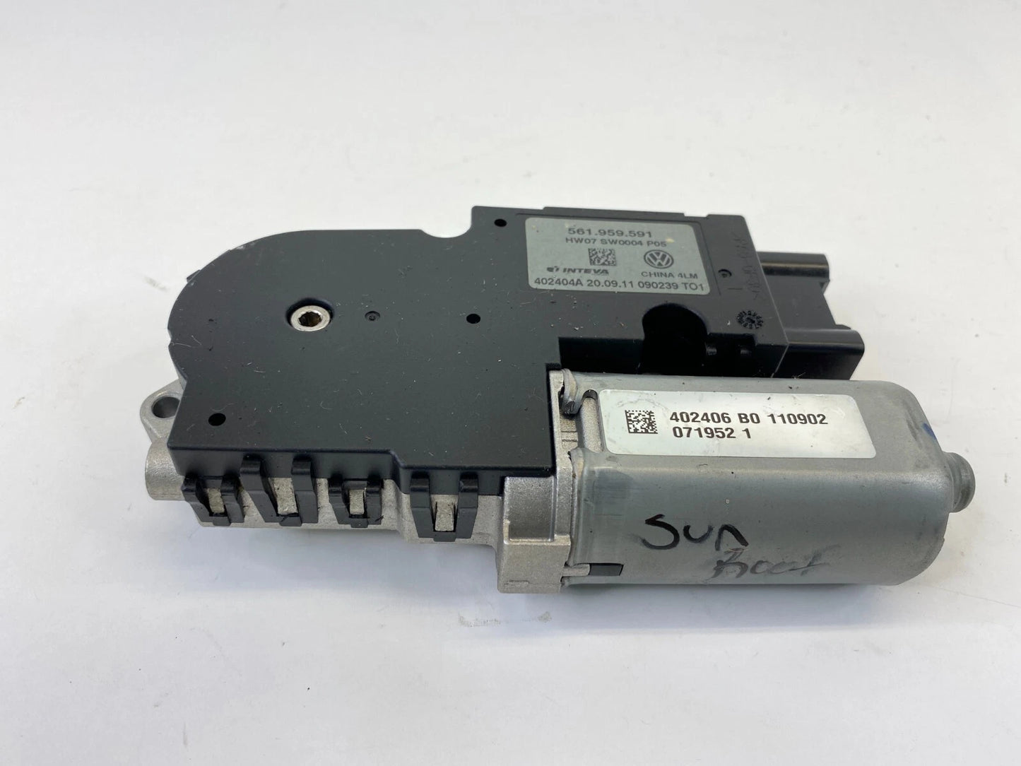 2012-2022 VW PASSAT REAR LEFT DRIVER SIDE DOOR WINDOW LIFT MOTOR 561959591 OEM