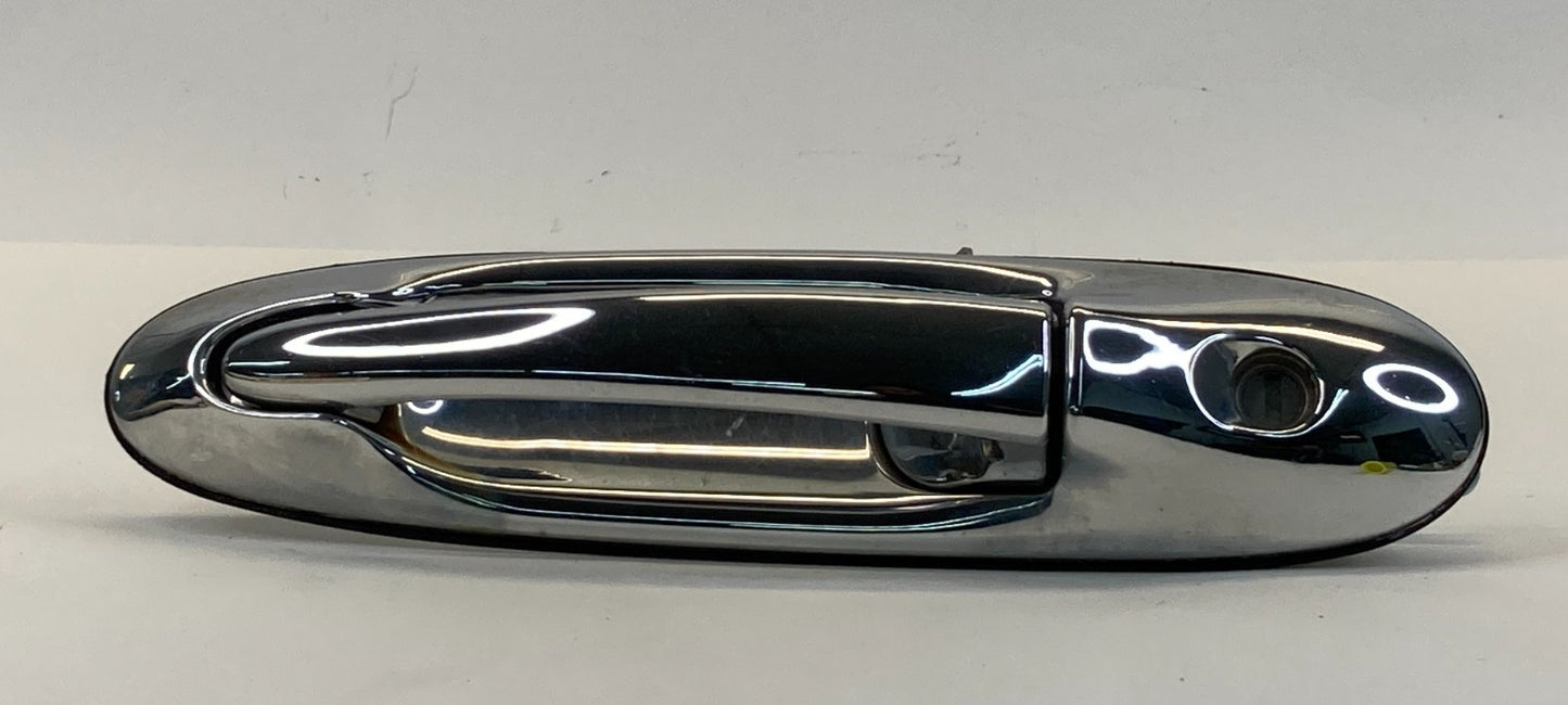 1998-2002 Lincoln Town Car Front Left Exterior Door Handle Assy 938-3000-ASM OEM
