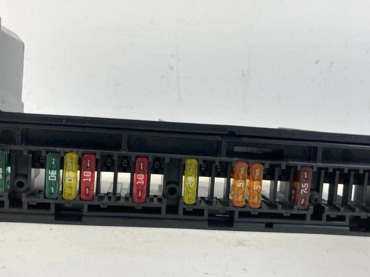2006 2007 BMW 525I 3.0L AT FRONT POWER DISTRIBUTION FUSE RELAY BOX 257-13290 OEM